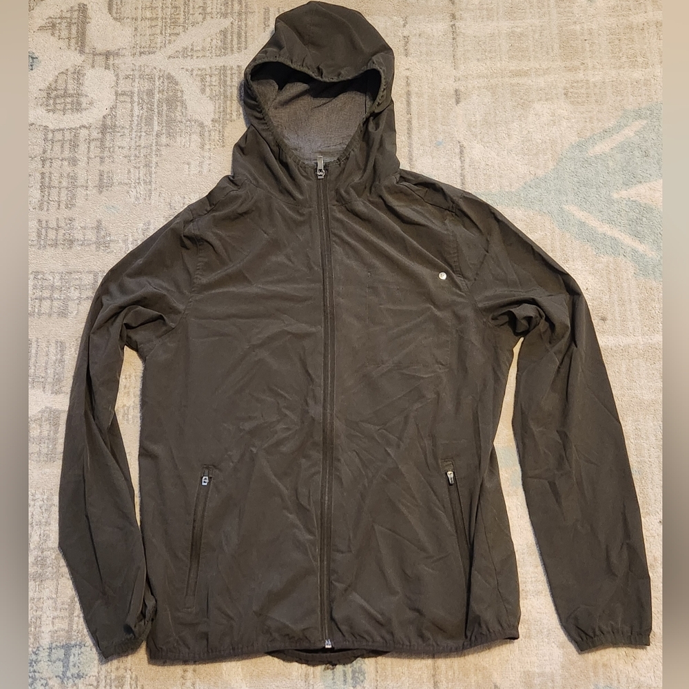 Men's Vuori Outdoor Training Shell Jacket. Dark Green. Size Small.